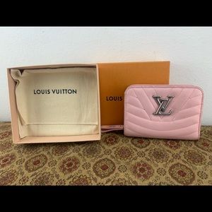 Authentic Louis Vuitton New Waved Zipped